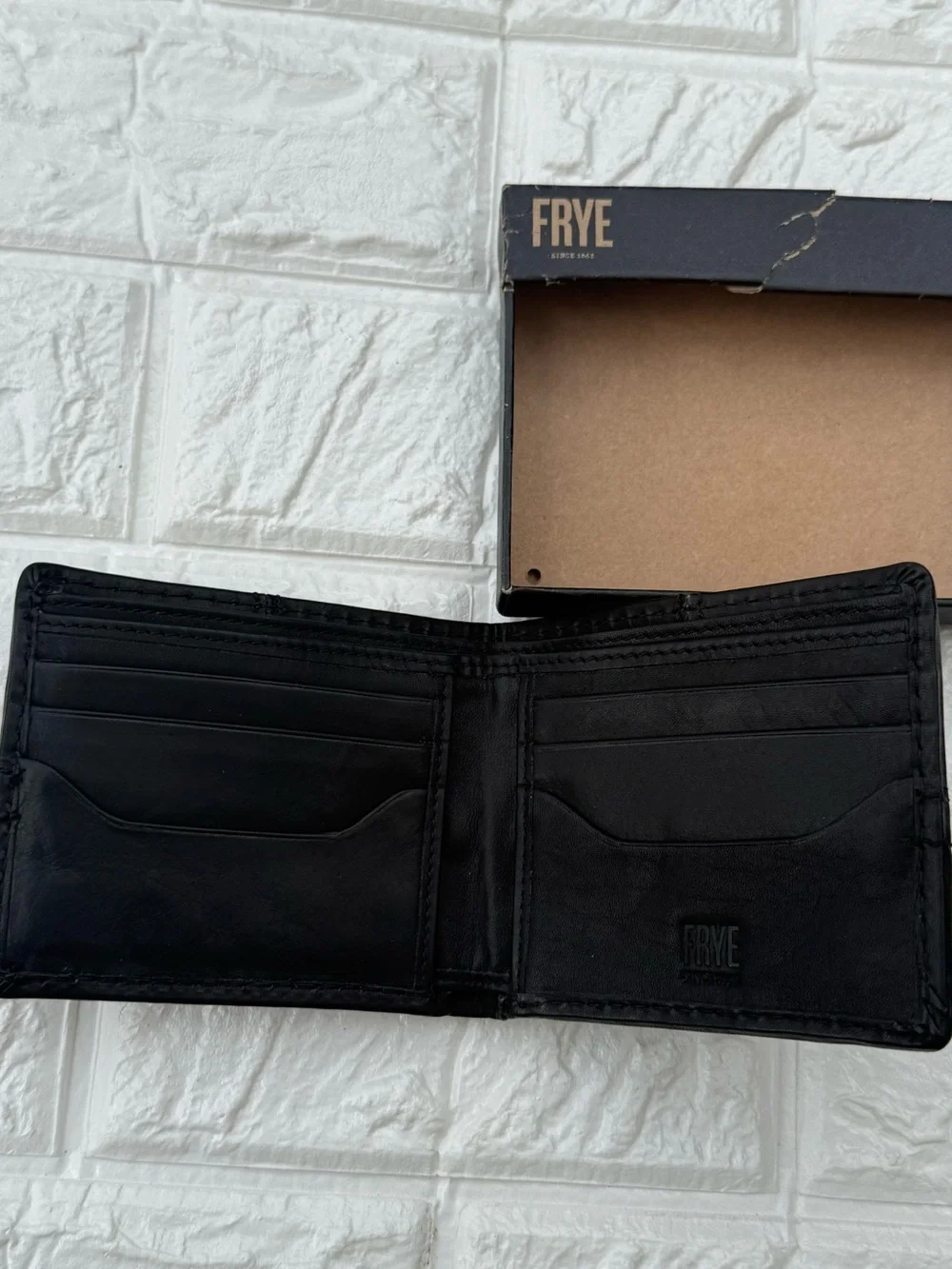 Frye Nash Leather Double Billfold Wallet Black New